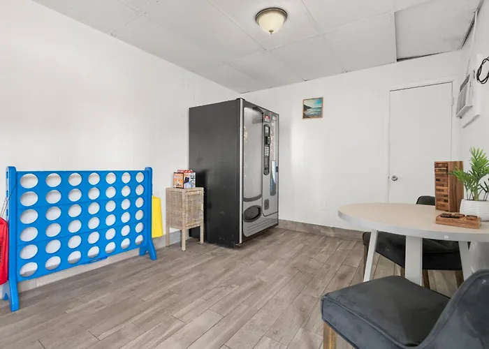 2B1B Stylish Little House W Shared Pool 511