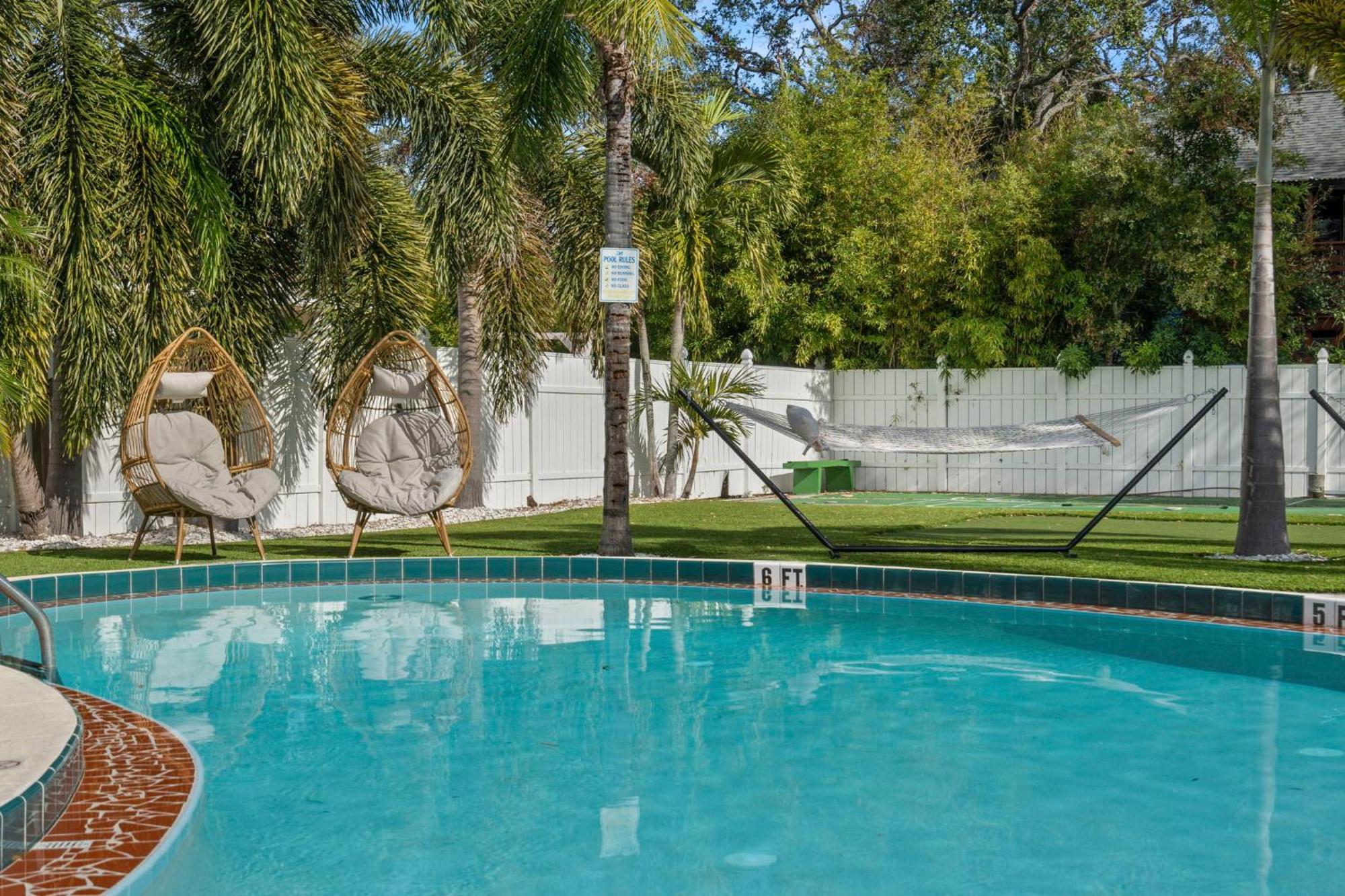 2b1b Stylish Little House W Shared Pool 511 Ferienhaus *